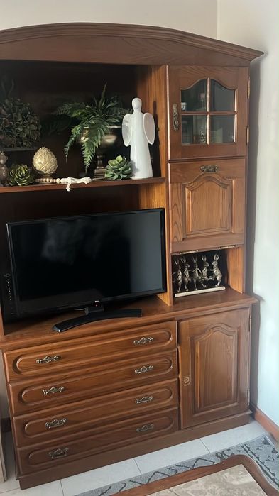 Móvel de sala com gavetas