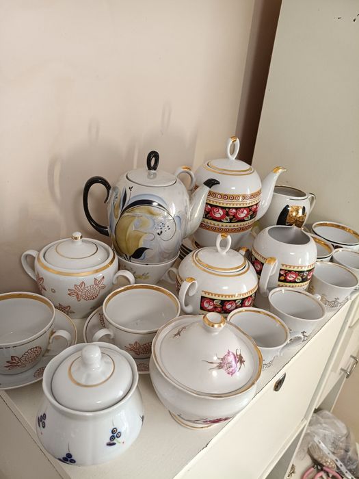 Залишки чайних сервізів.