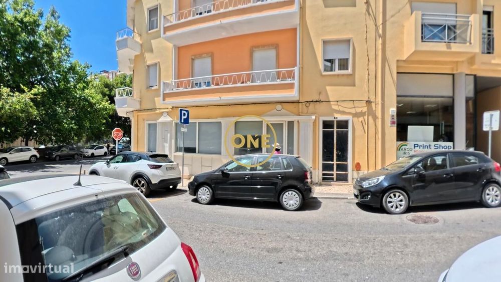 Loja com licença para serviços -  Faro - Localização Privilegiada