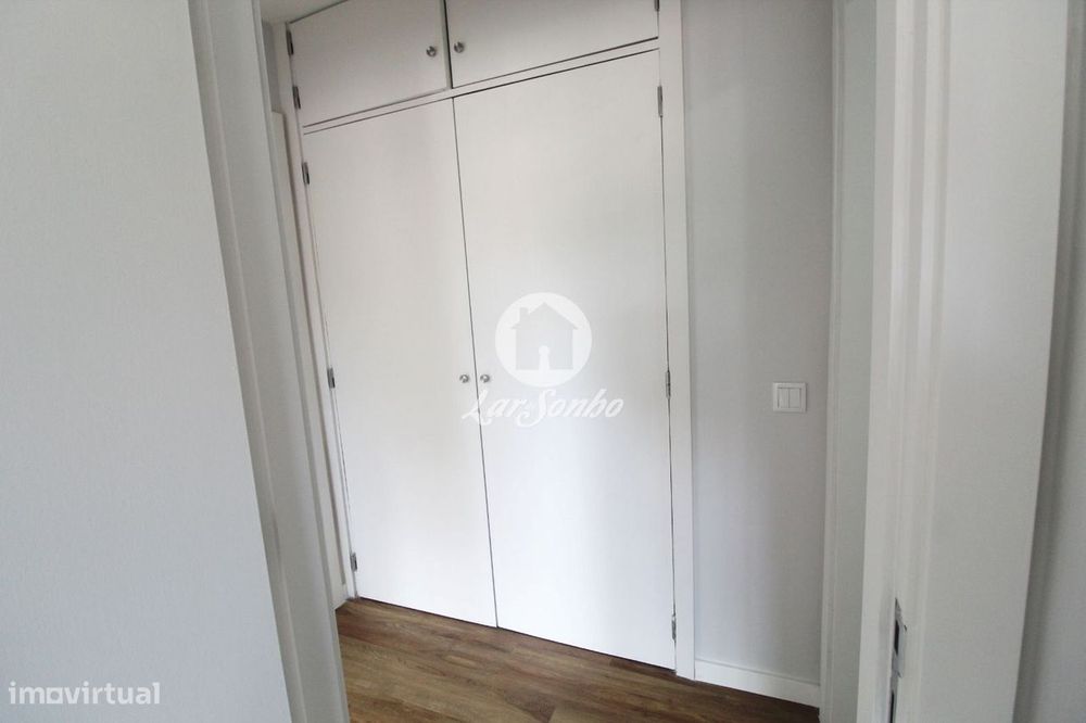 Apartamento T2, remodelado, localizado na prestigiada Urbanização N...