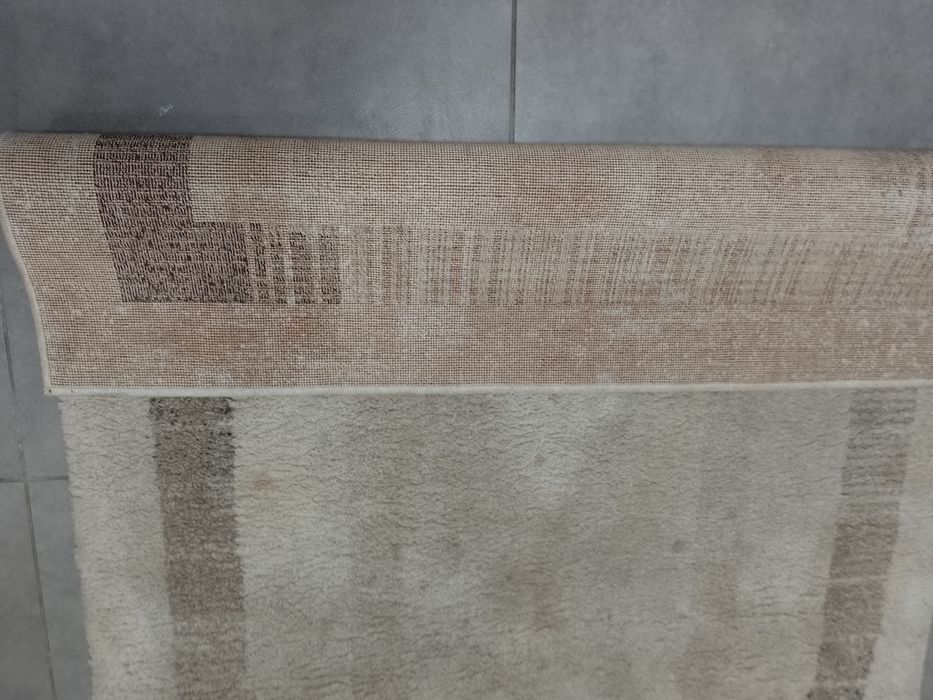 Sprzedam dywanik  180x119 cm.