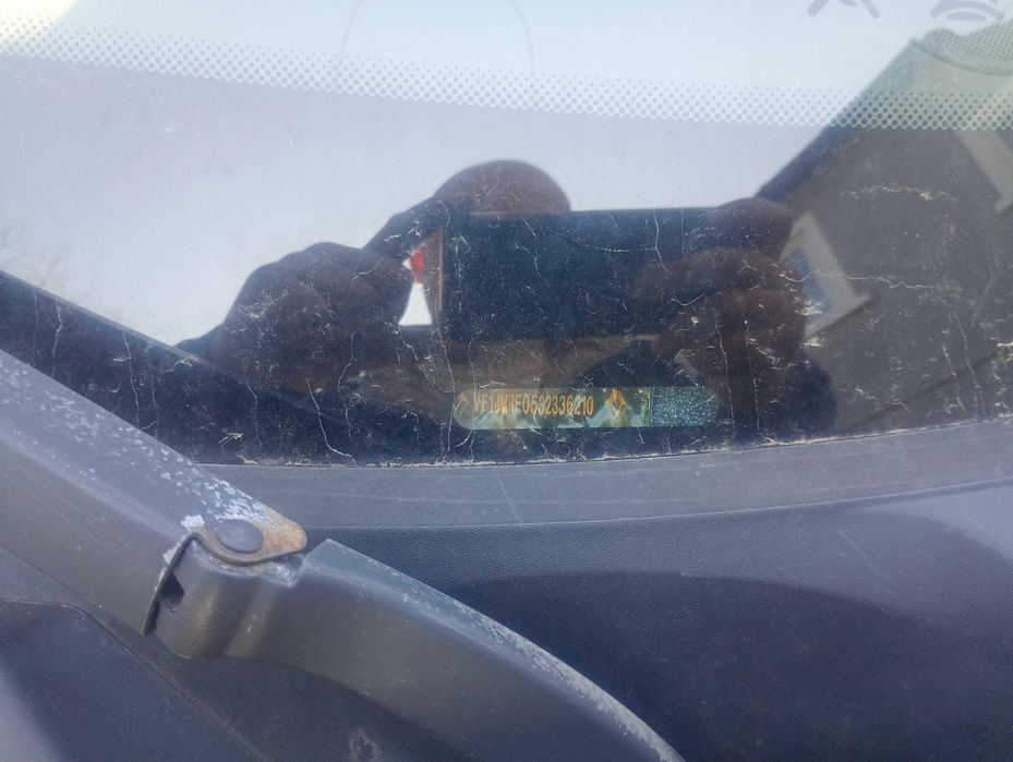 Syndyk sprzeda samochód osobowy marki Renault Scenic, rok prod. 2004