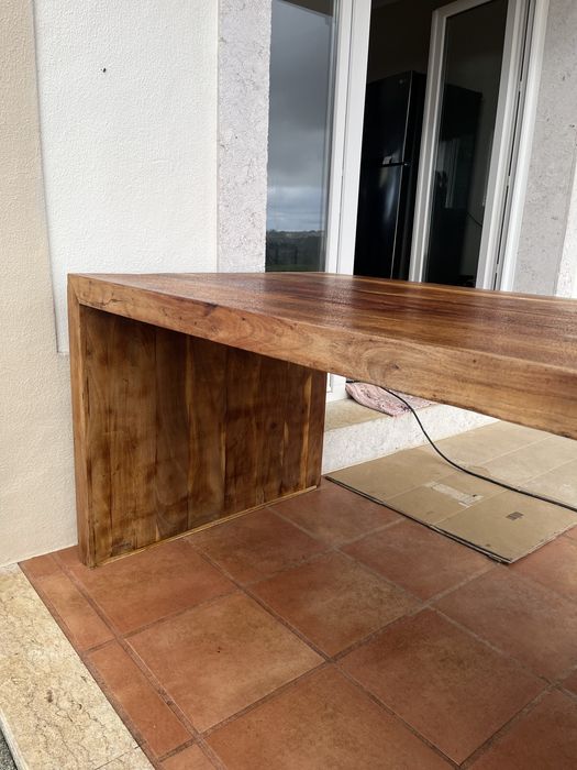 Mesa de madeira maciça