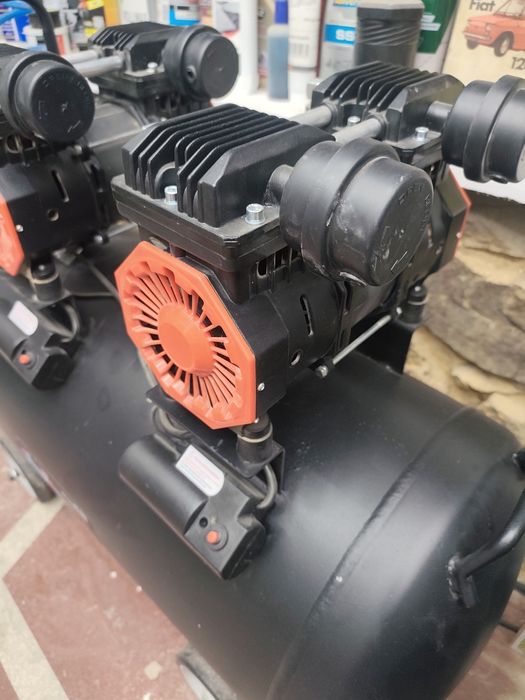 Kompresor bezolejowy jeszcze na gwarancji.