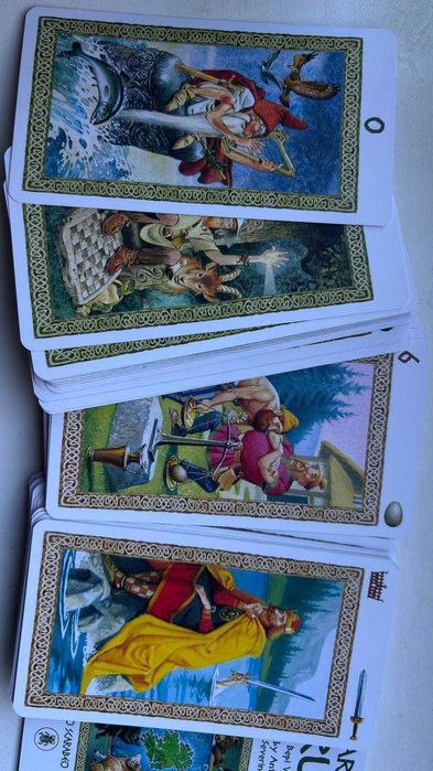 Tarot of Druids, Dream Interpretation, Runes Oracle оракул Lo Scarabeo