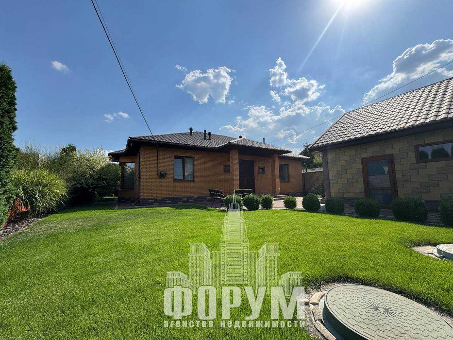 Современный дом в элитном поселке на Великом Лугу