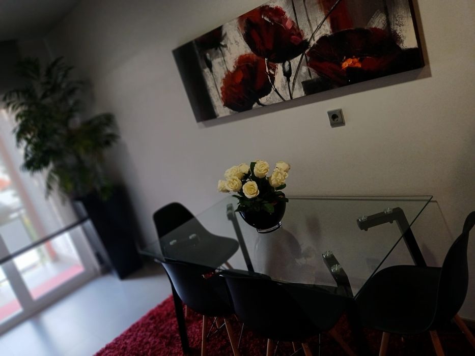 Conjunto mesa e cadeiras