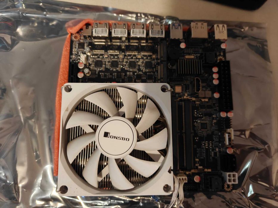 NAS Motherboard with processor i5-12450H - 6 SATA - 4 2.5GB LAN