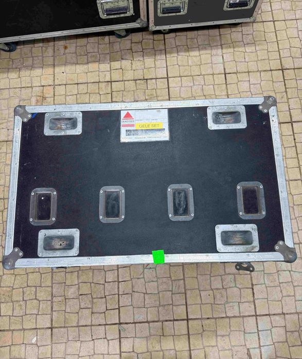 Flight Case para cabos 90 x 60 x 60 com divisórias e tabuleiro