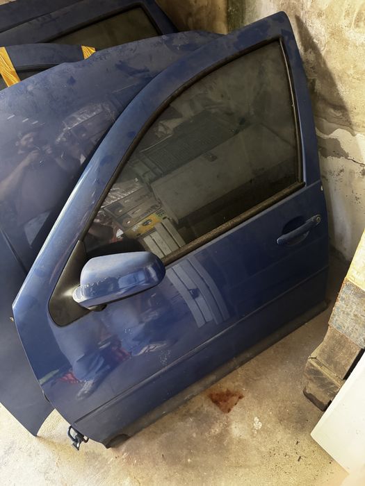Golf 4-portas, mala, capot, óticas e parachoques
