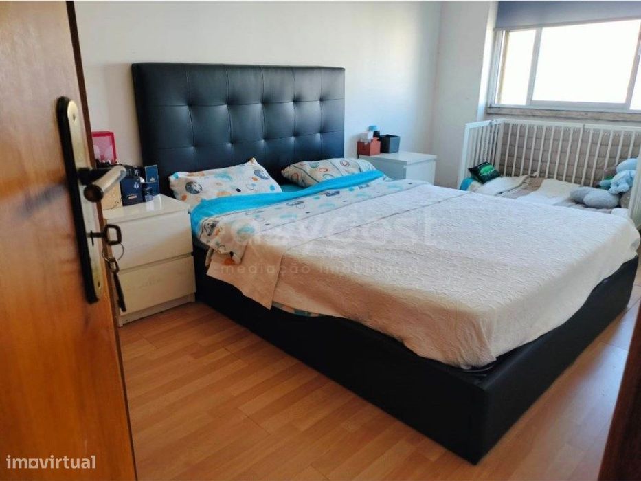 Apartamento central T2 na Moita em bom estado