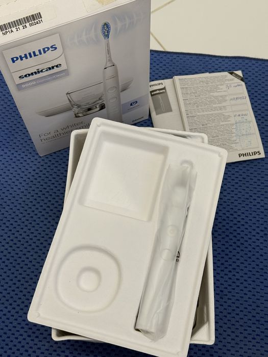 Зубна щітка електрична Philips Sonicare 9000