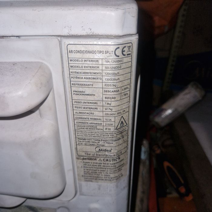 Venda de 2 unidades de ar condicionado do tipo split, uma MITSUBISHI e outra MIDEA.As duas unidades sao de 12000 btus. A funcionar perfeitamente.