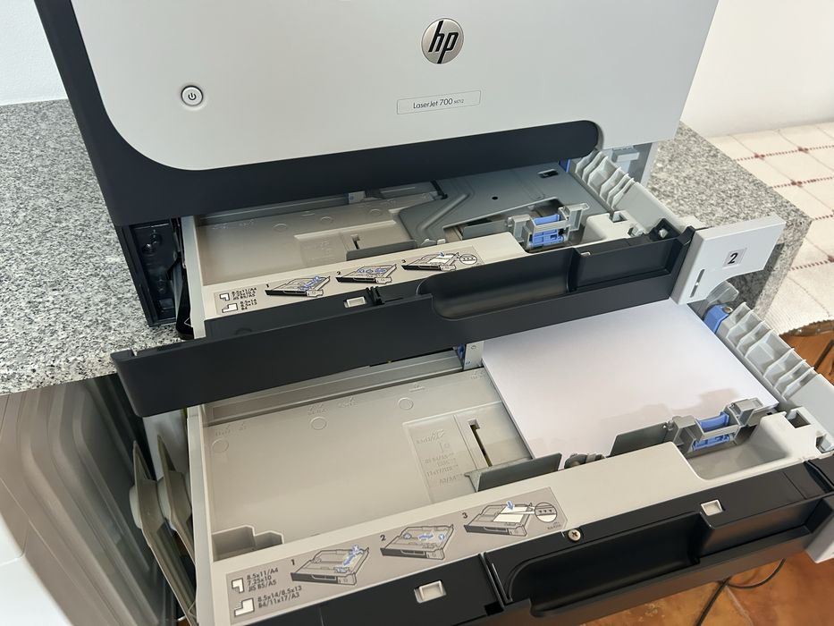 Impressora HP LaserJet 700 M712