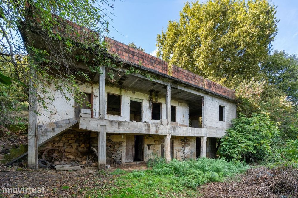 Moradia para restauro em quinta com 1.35Ha - Borbelinha, Adoufe