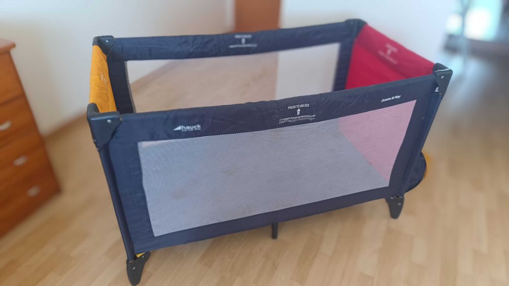 Conjunto Quarto de Bebé Completo: Cama de Grades + Cómoda Fraldário + Berço Viagem