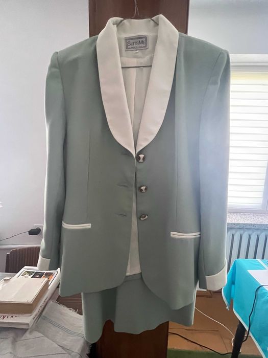 Zielonkawa garsonka firmy SUITSME