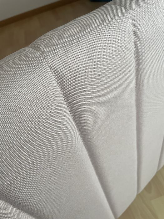 Cabeceira de cama estofada bege