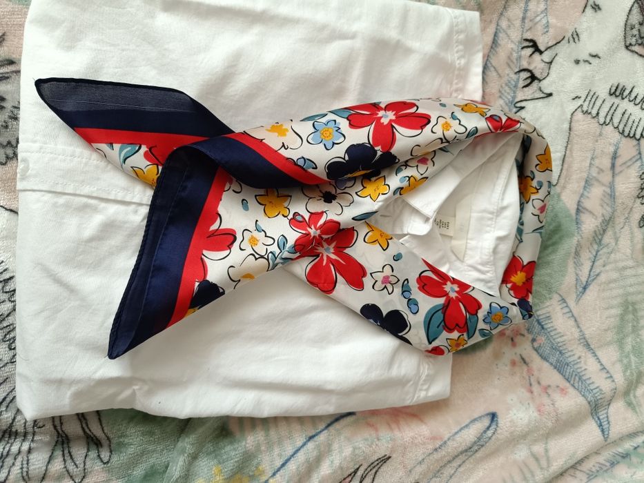 Apaszka chusta chustka w kwiaty kwiatki kwiatuszki elegancka nowa