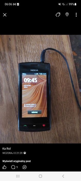Telefon komórkowy Nokia z ładowarka