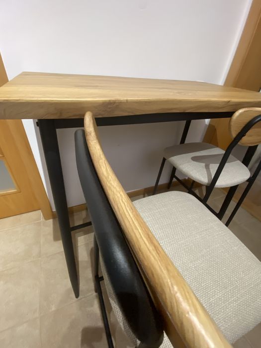 Conjunto mesa bar + 2 cadeiras altas