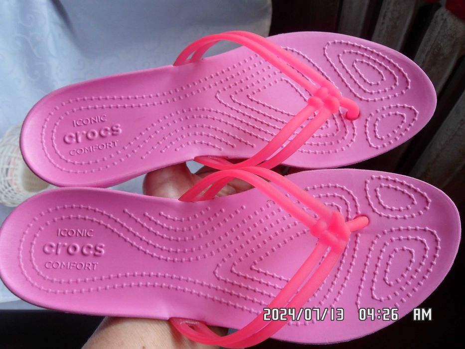 Crocs Isabella Iconic Comfort босоножки вьетнамки шлепанцы W 5