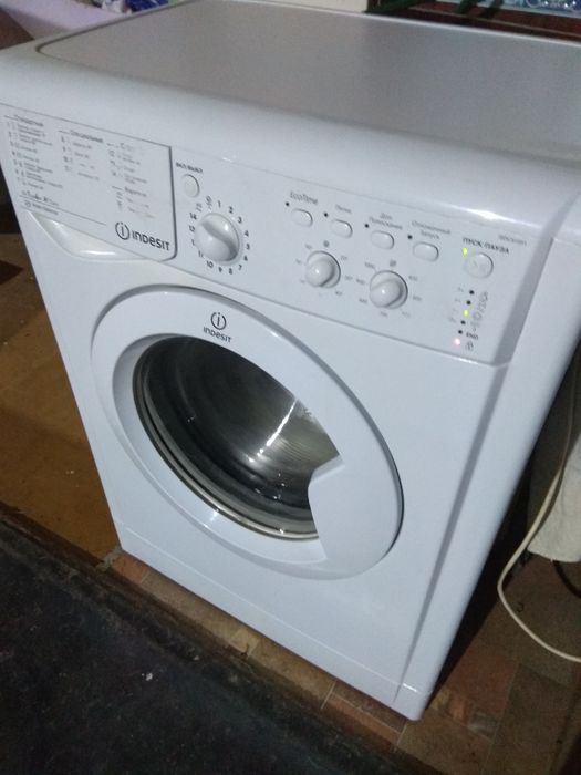 Продам стиральную машинку Indesit.