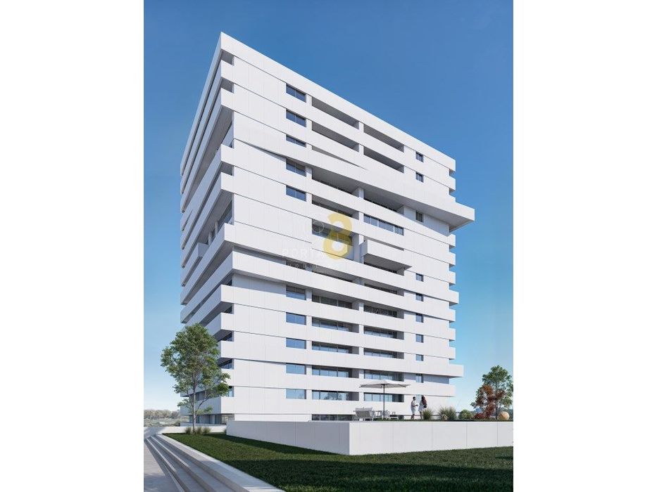 T4 Novo com Varandas, Garagem e Vistas Desafogadas - Requesende