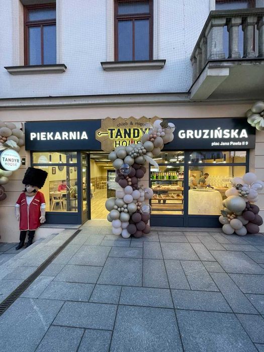 Komercyjny lokal w centrum Wadowic — 2 witryny, gotowy do użytku