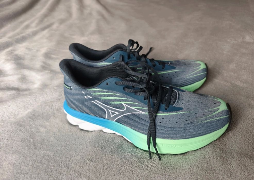 Продам красовки Mizuno розмір 45