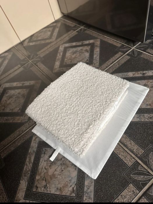 Białe pudełko pluszowe  do przechowywania