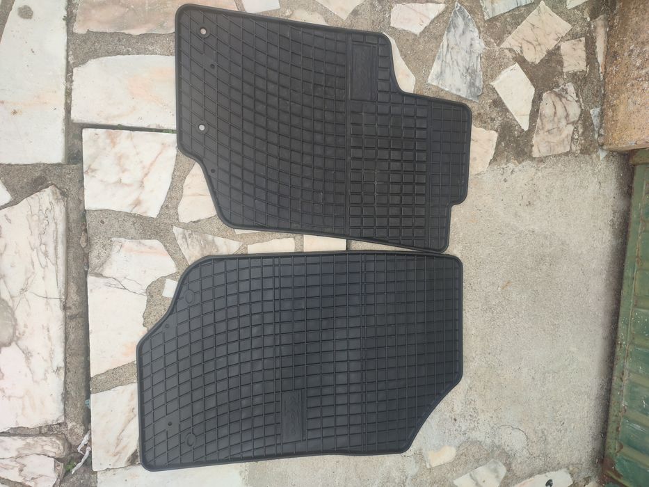 Vendo 5 tapetes de borracha incluindo o da mala para  Peugeot  207 sw