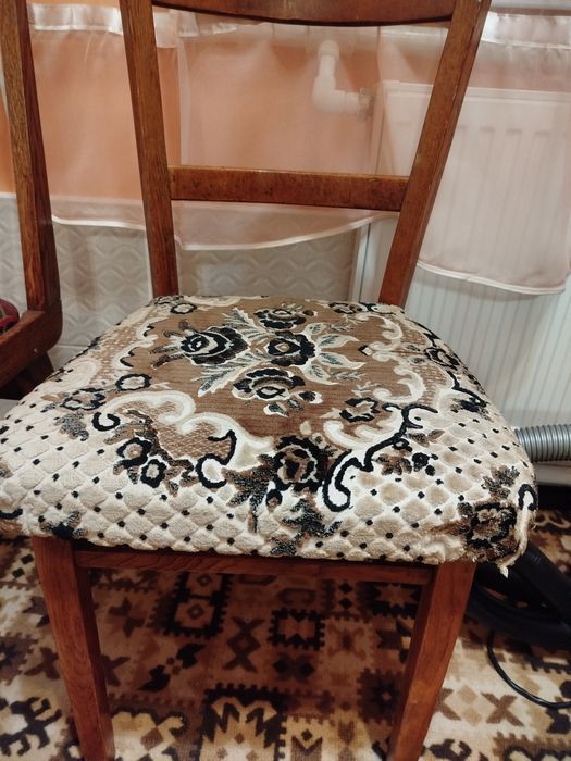 Нове дерев'яне односпальне ліжко