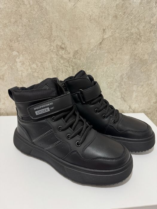 Дитячі зимові черевики на хлопчика