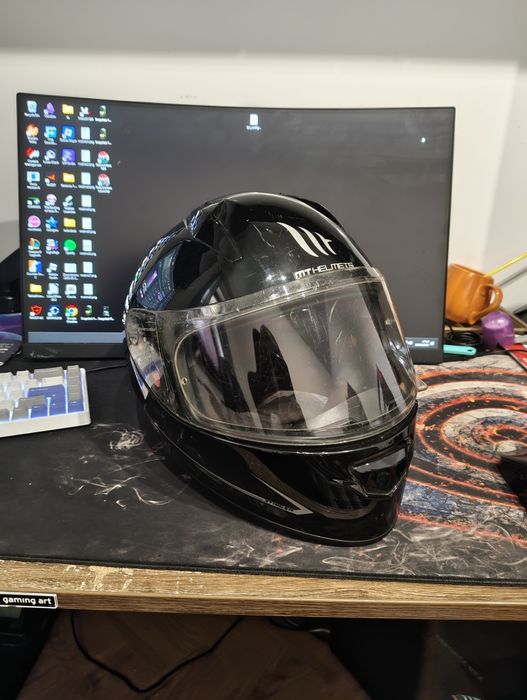 kask szczenkowy czarny