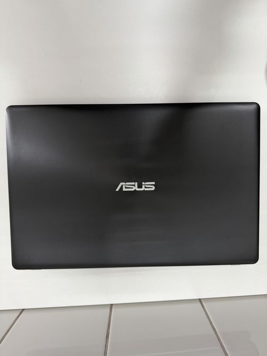 ASUS K550J - Portátil
