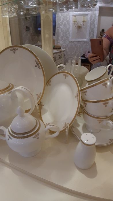 Продам шикарный столовый сервиз на 6 персон. 48 предметов.