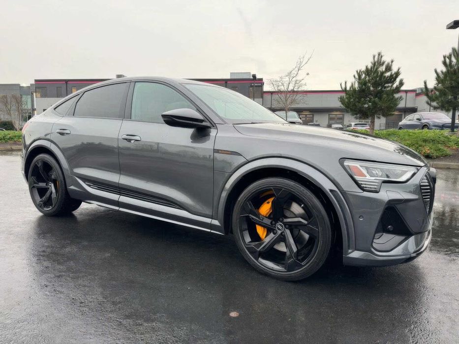 Audi e-tron S Premium Plus Sportback      2023
