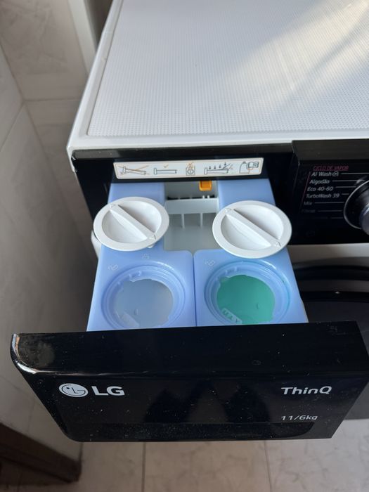 Máquina de Lavar e Secar Roupa LG F4DR7511SGH 11/6kg
