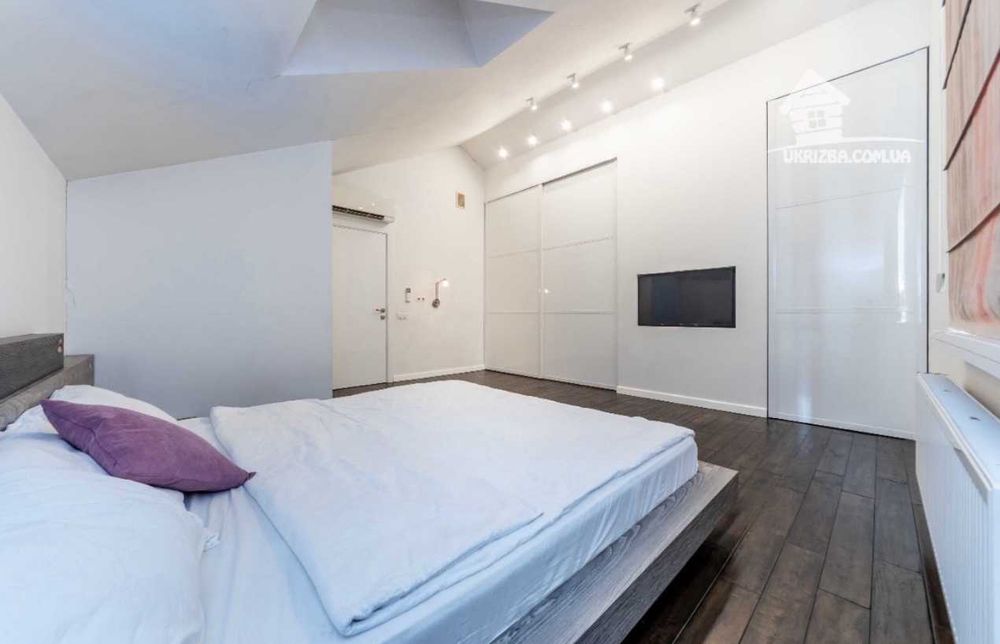 Центр. Будинок VIP-рівня. Більярд,караоке,теніс,аерохокей. До 25 осіб.