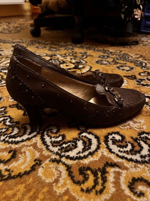 Buty damskie na obcasie