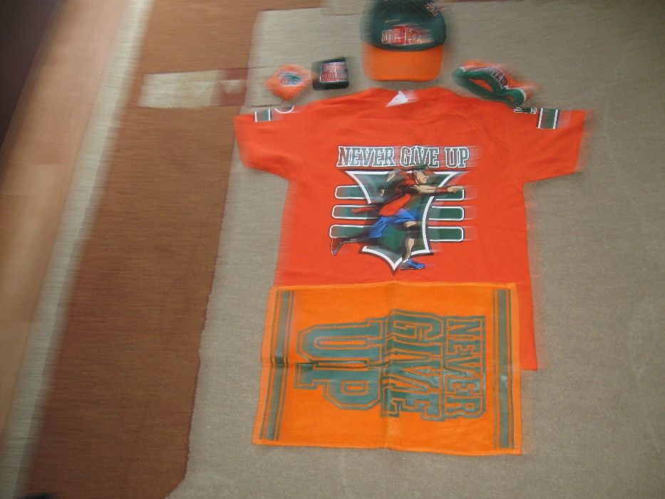 Sprzedam komplet John Cena dla fana WWE.