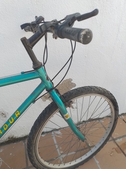 Bicicleta a precisar de manutenção