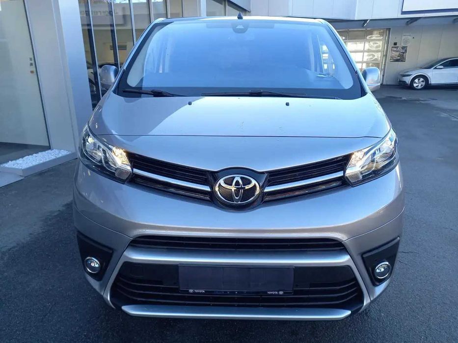 Wynajem Bus 8-os Toyota Proace  Wolne terminy Wakacje