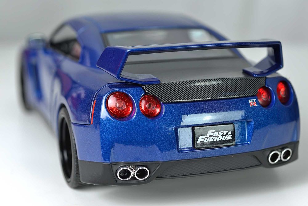 NISSAN GTR  model+figurka FAST&FURIOUS 1:18 unikat!