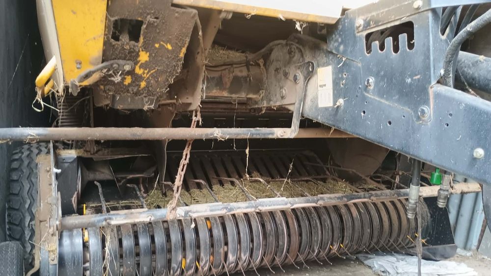 Prasa New Holland BR7060