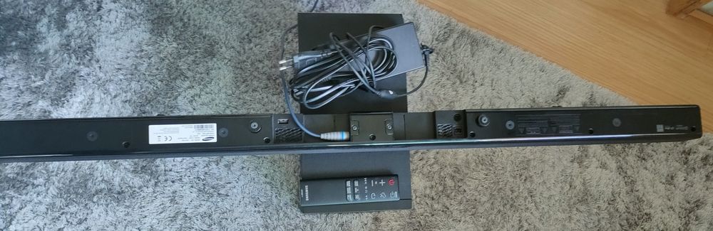 Soundbar Samsung 120w completa como nova
