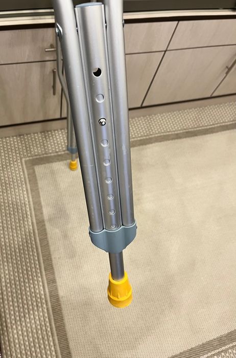 Продам костилі майже нові