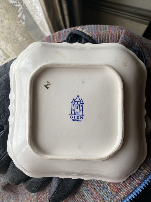 Фаянсовое  блюдо