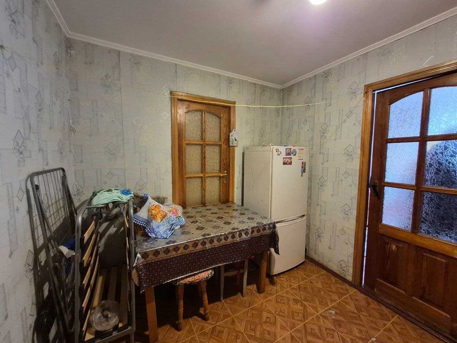 43136 ІД 2к Гречани в гуртожитку 33 кв.м.